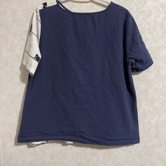 Cat Lovers Asian style navy/ white cat print top. - Picture 3 of 6